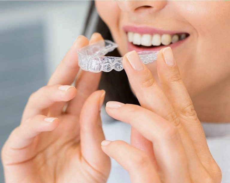 <strong>The Pros and Cons of Invisalign Treatment for Adults and Teens</strong>