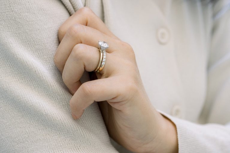<strong>All About White Gold Engagement Rings</strong>